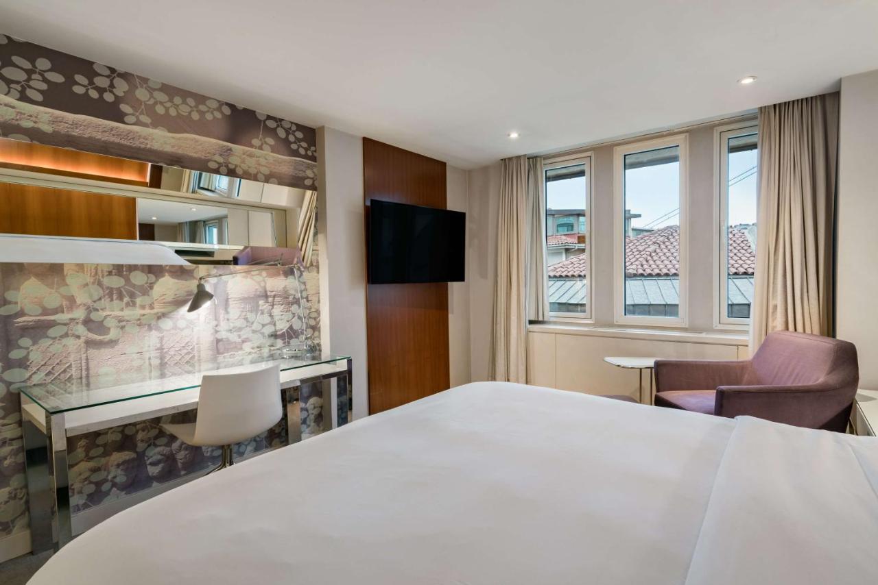 Radisson Blu Bosphorus Hotel Istanbul Ngoại thất bức ảnh A room at the hotel