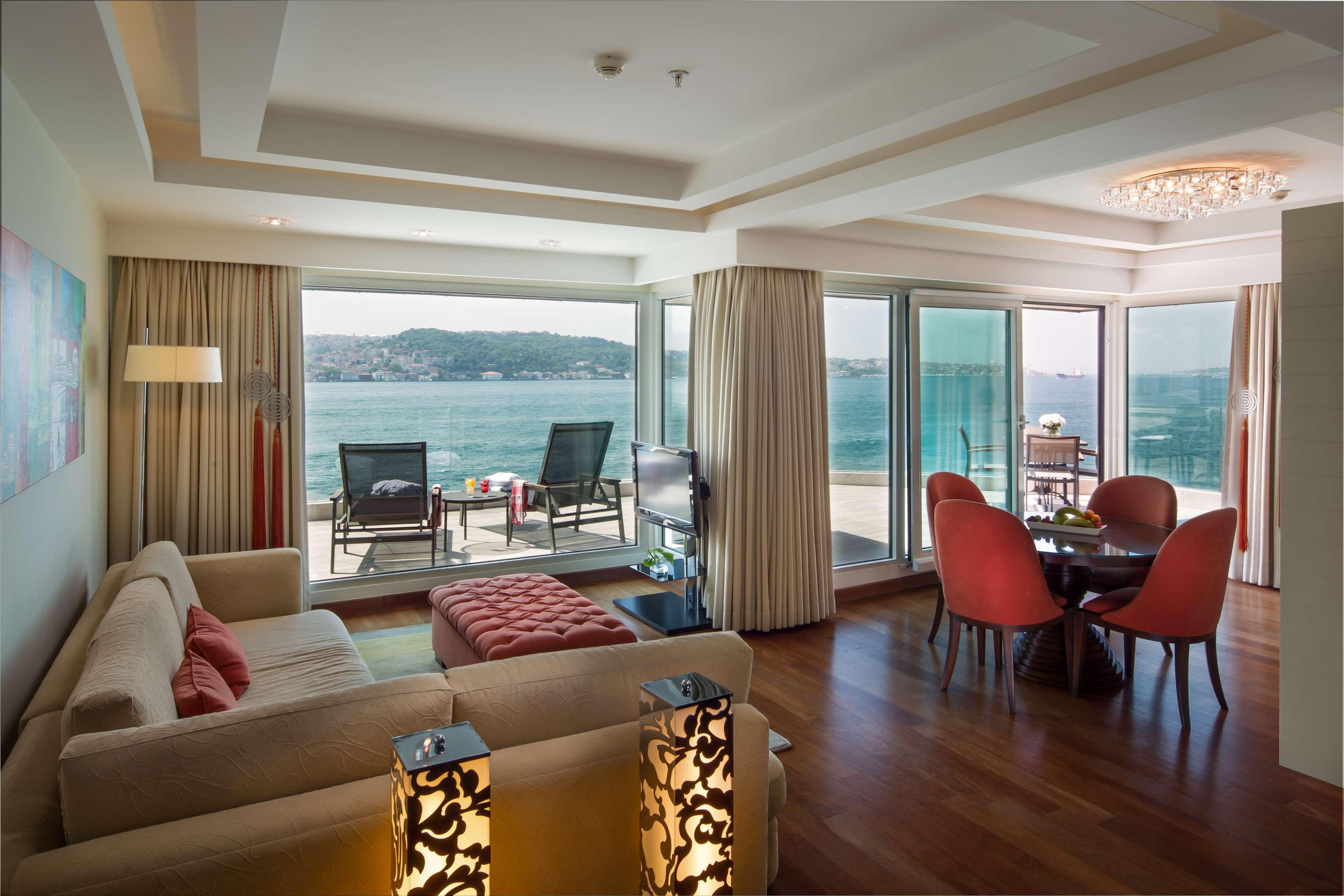 Radisson Blu Bosphorus Hotel Istanbul Ngoại thất bức ảnh A suite at the hotel