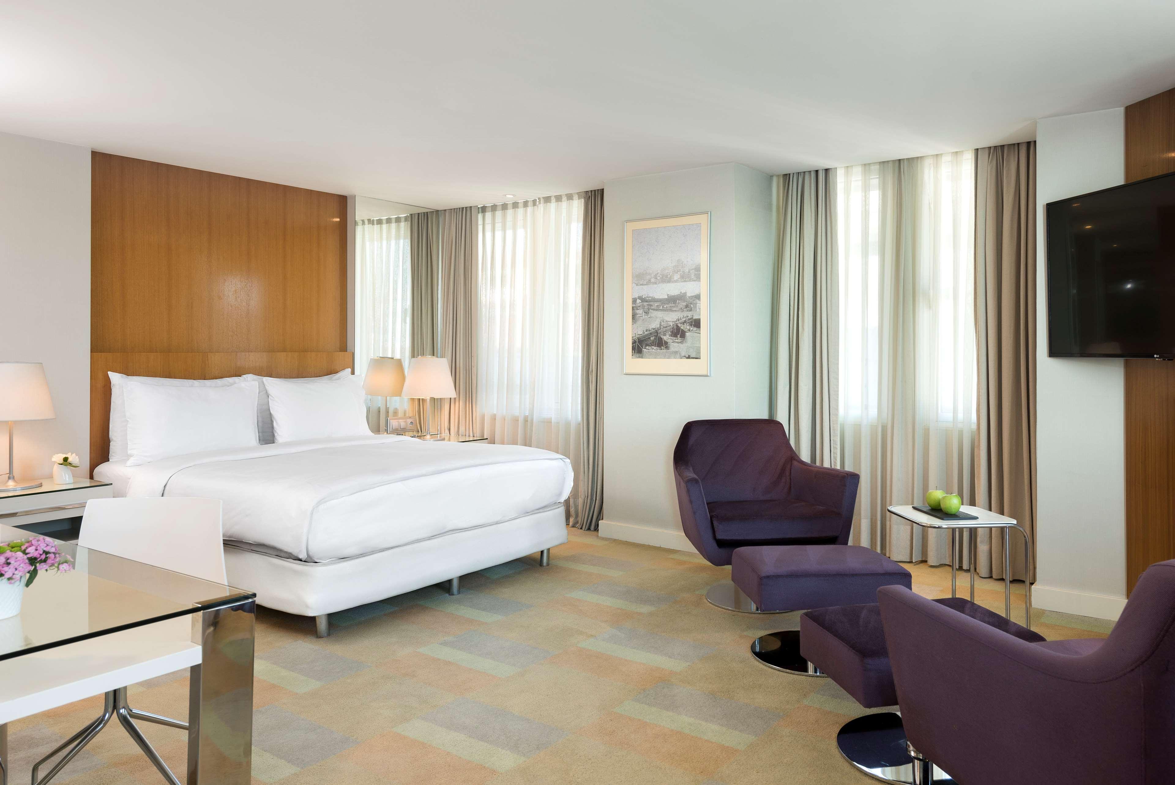 Radisson Blu Bosphorus Hotel Istanbul Ngoại thất bức ảnh A suite at the Hotel Brussels