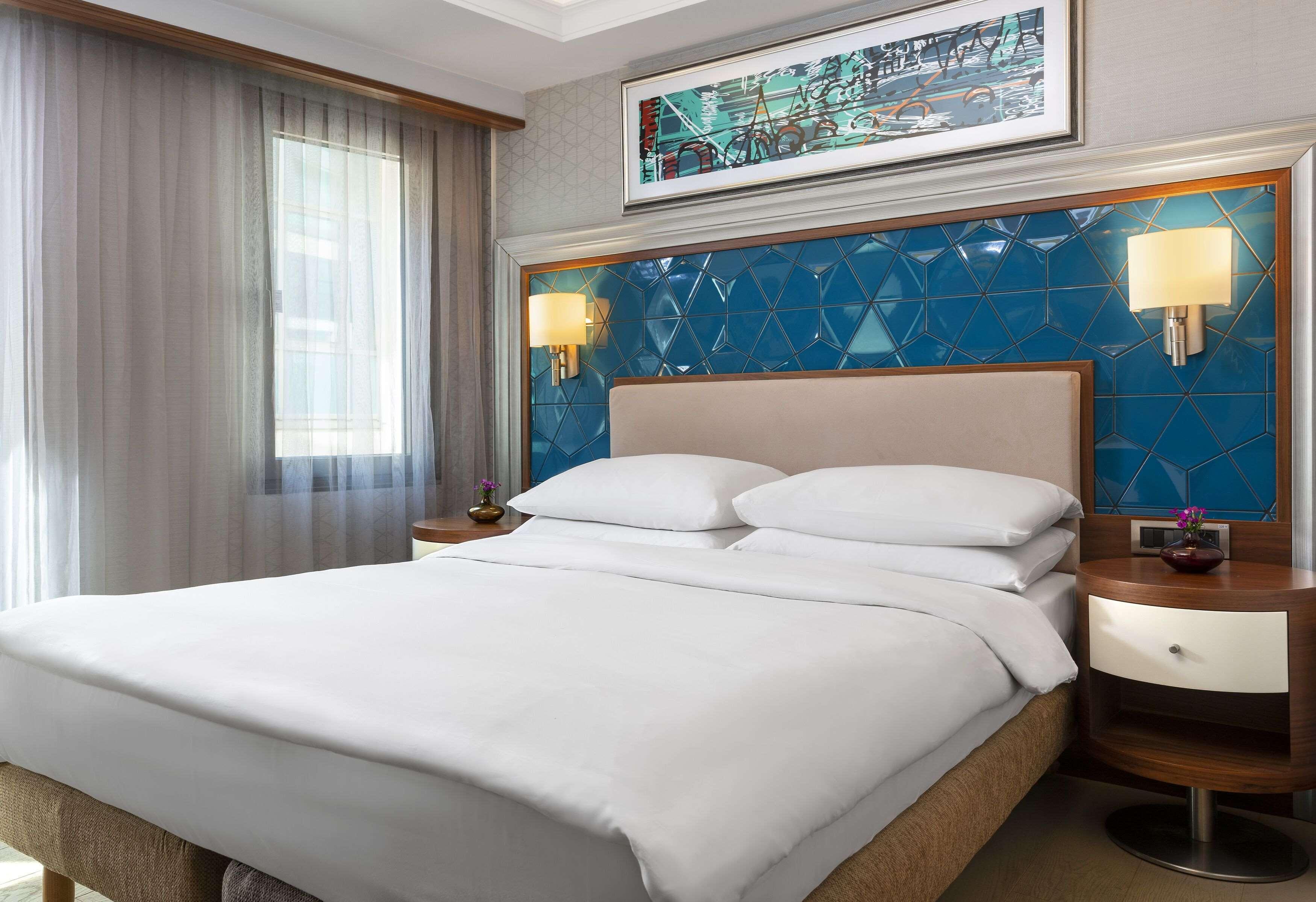 Radisson Blu Bosphorus Hotel Istanbul Ngoại thất bức ảnh A bedroom at the Hilton London Paddington