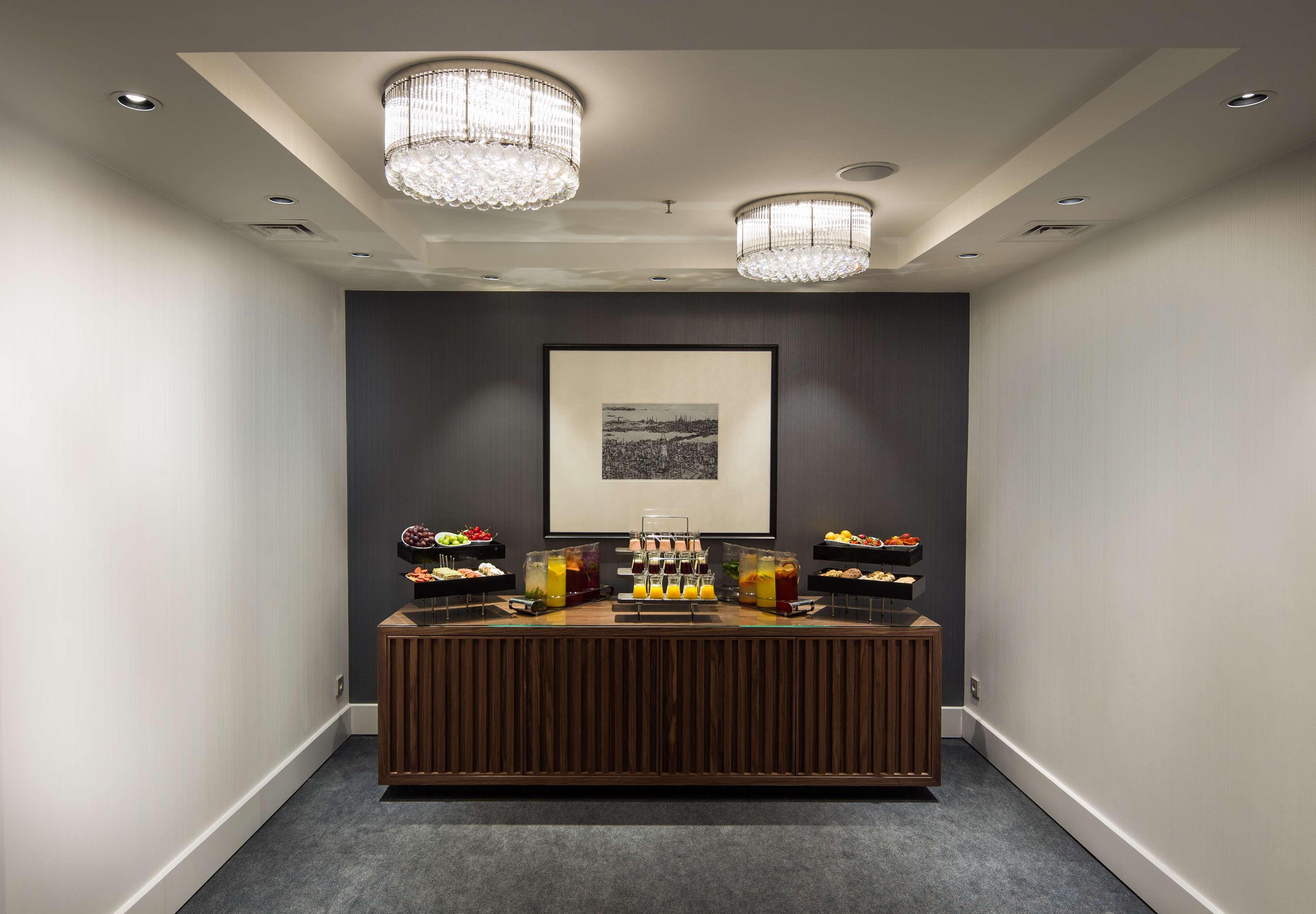 Radisson Blu Bosphorus Hotel Istanbul Ngoại thất bức ảnh The bar at the 1906 Lounge