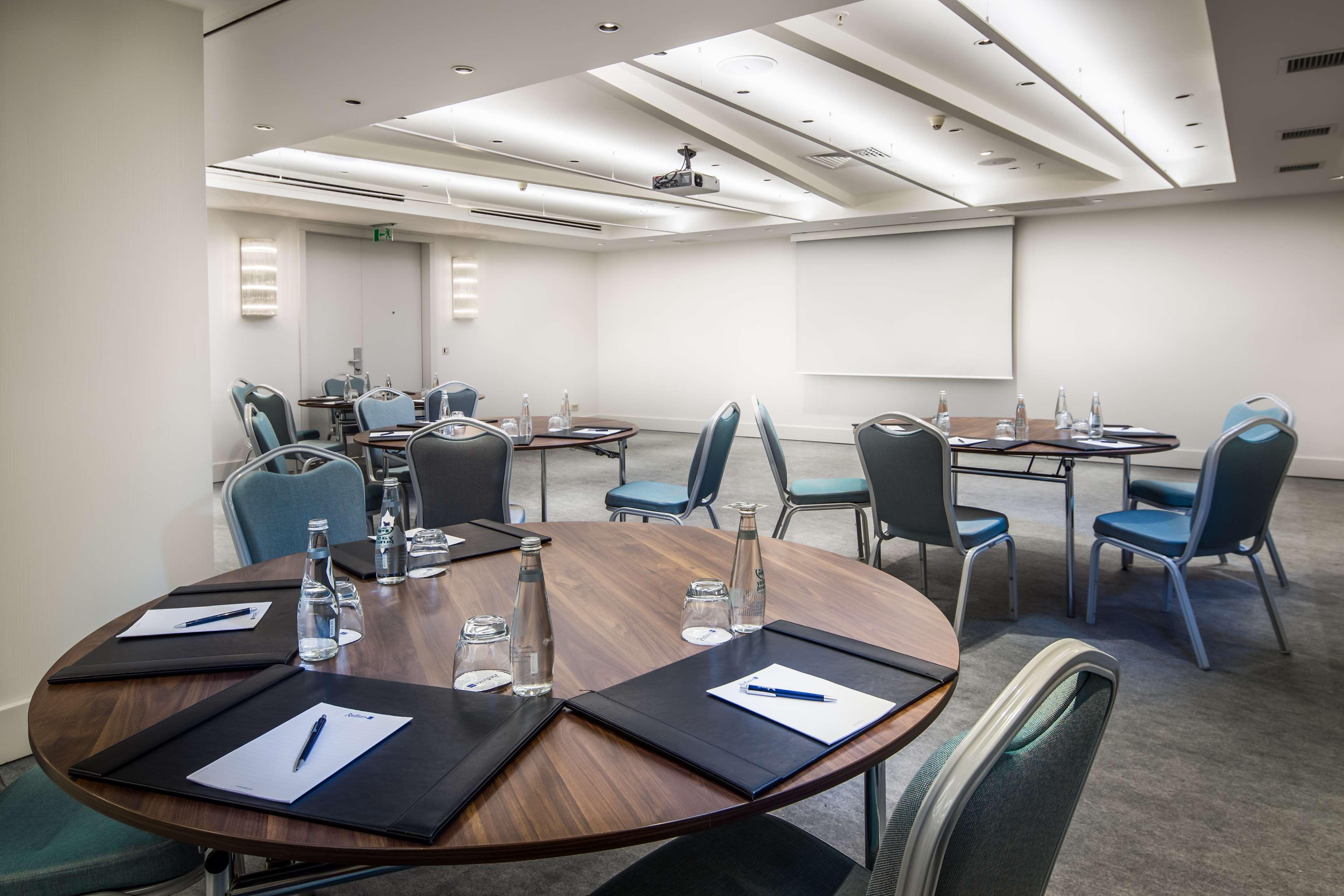 Radisson Blu Bosphorus Hotel Istanbul Ngoại thất bức ảnh The meeting room at the Royal Society