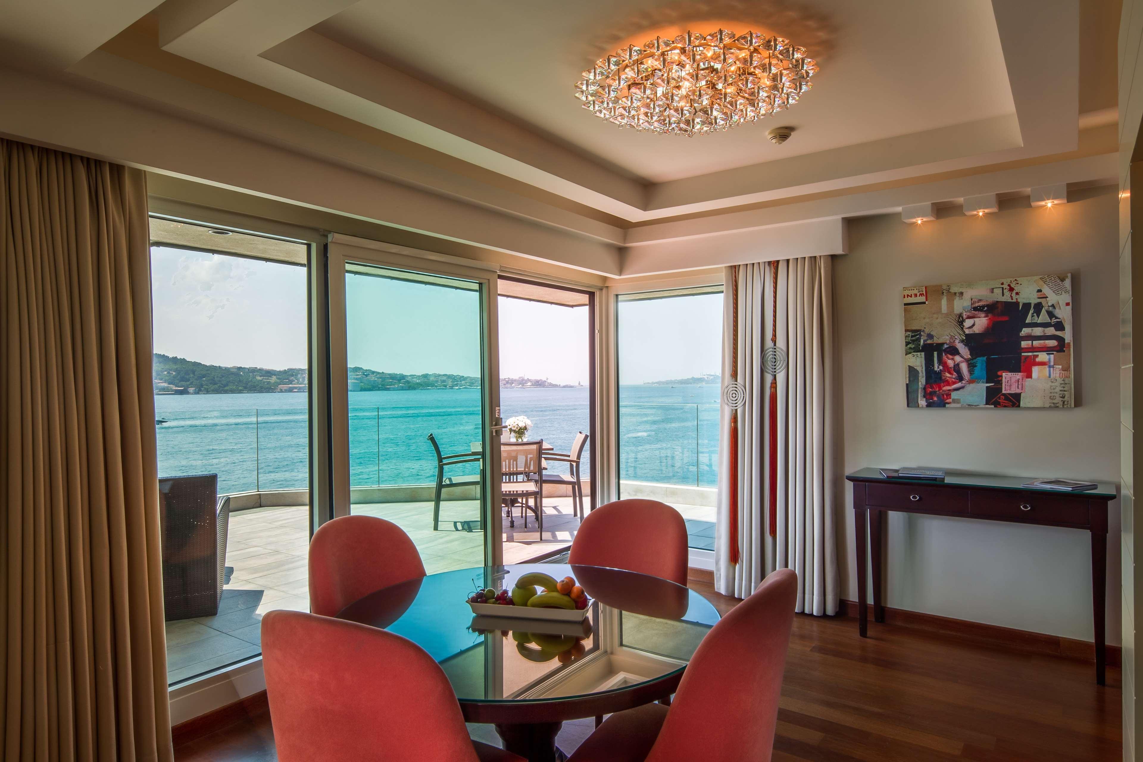 Radisson Blu Bosphorus Hotel Istanbul Ngoại thất bức ảnh A suite at the hotel