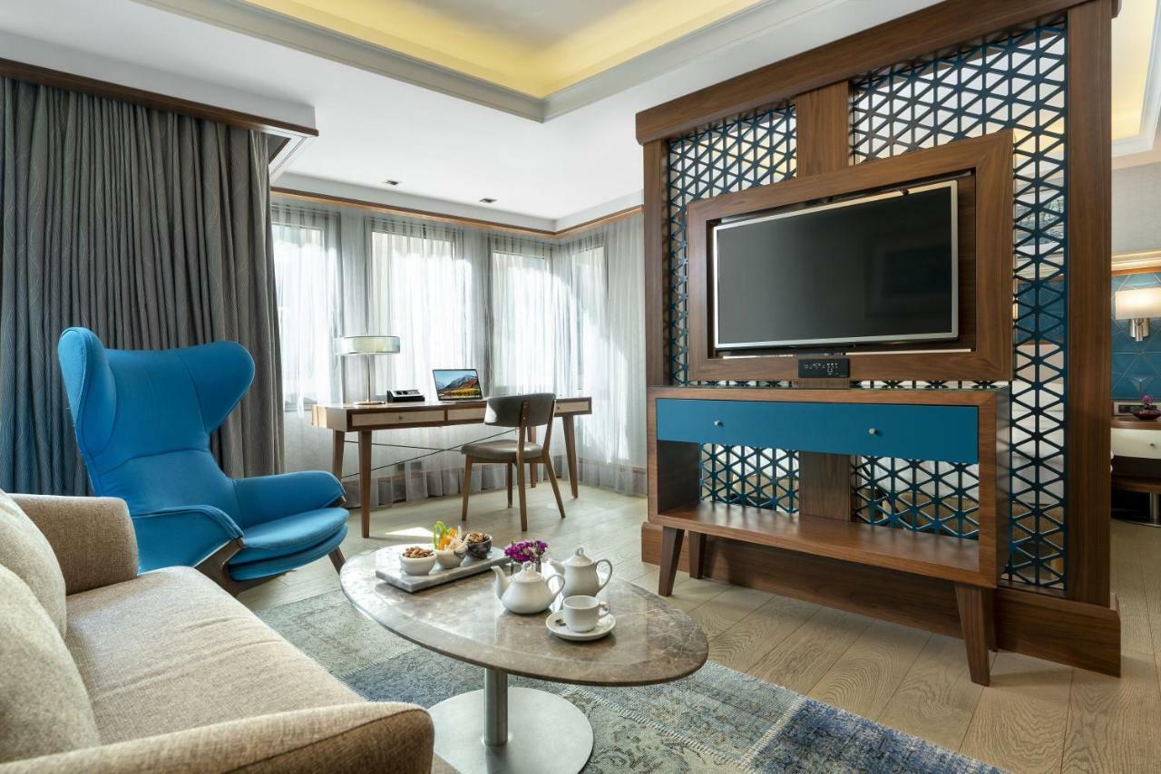 Radisson Blu Bosphorus Hotel Istanbul Ngoại thất bức ảnh A living room at the hotel