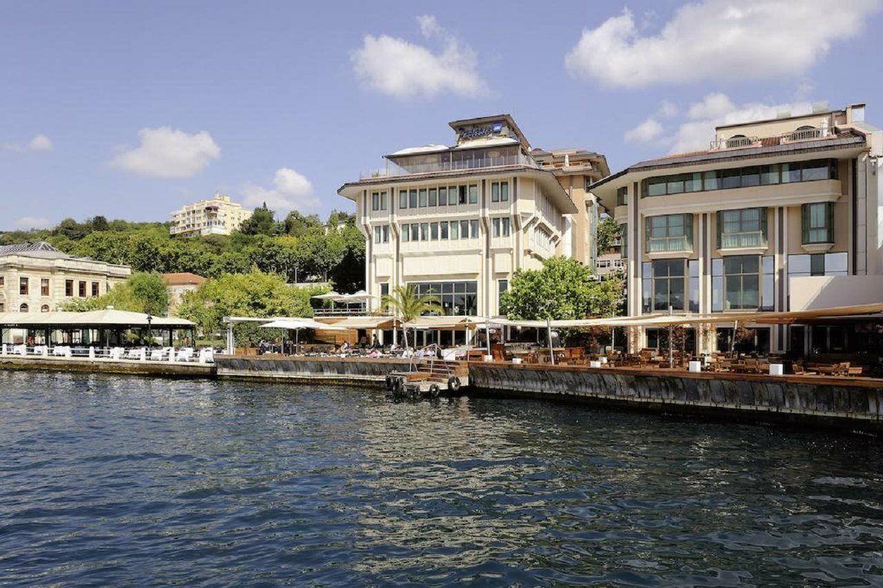 Radisson Blu Bosphorus Hotel Istanbul Ngoại thất bức ảnh The Four Seasons Hotel in Istanbul